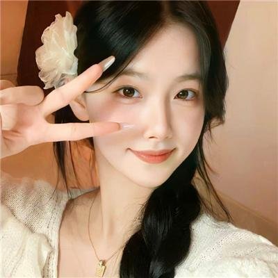 与一位女士合影